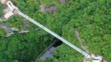Etwas zierlicher, aber trotzdem immer noch beeindruckend ist diese Brücke in Liuzhou in der chinesischen Region Guangxi.