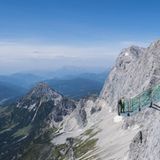 In Österreich gibt es diese kleine, aber sehr hoch gelegene Aussichtsplattform auf dem Hoher Dachstein.