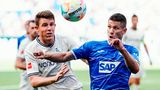 Die TSG 1899 Hoffenheim hat beim Heimdebüt des neuen Trainers André Breitenreiter ihre Sieglos-Serie beendet. Die Kraichgauer kamen am zweiten Spieltag der Fußball-Bundesliga zu einem späten 3:2 (2:2) gegen den VfL Bochum. Der eingewechselte Munas Dabbur köpfte in der 88. Minute den Siegtreffer. Zuvor war Andrej Kramaric vor 17.005 Zuschauern im Sinsheimer Stadion mit einem Foulelfmeter an Gäste-Keeper Manuel Riemann (59.) gescheitert. Simon Zoller hatte die Gäste mit einem Doppelschlag in Führung gebracht (10./13.). Nach dem Treffer von Christoph Baumgartner (15.) sorgte Ozan Kabak (22.) in der wilden Anfangsphase für den Ausgleich. Am Ende gab es für die Hoffenheimer mit dem unauffälligen Neuzugang Angelino den ersten Erfolg nach saisonübergreifend zehn sieglosen Spielen.