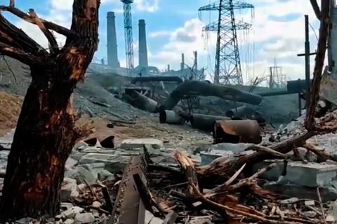 Das zerschossene Werk erinnert an die Kämpfe in Stalingrad.