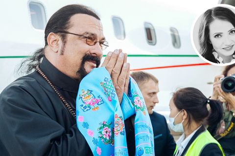 Steven Seagal wird am Flughafen von Ulan-Ude, in Russlands Fernem Osten, empfangen.