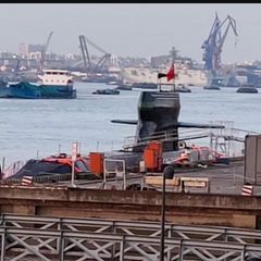 Type-039C im Hafen, gut ist der Kragen am Turm zu erkennen.