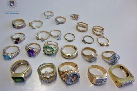 Im Müllbeutel befanden sich unter anderem diese Ringe