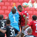 Der FSV Mainz 05 und der 1. FC Union Berlin trennten sich am Sonntag 0:0 und sind damit nach dem zweiten Spieltag mit jeweils vier Punkten noch ungeschlagen. Bei großer Hitze lieferten die Teams vor 25.009 Zuschauern einen eher müden Kick, der keinen Sieger verdient hatte. Union legte trotz der Nullnummer den besten Saisonauftakt seiner Bundesliga-Historie hin. Die Mainzer verpassten es, erstmals seit der Saison 2013/14 wieder mit zwei Siegen zu starten.