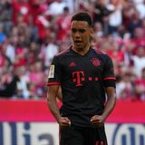 Der FC Bayern München hat sich auch am 2. Spieltag der Fußball-Bundesliga keine Blöße gegeben. Der Rekordmeister gewann am Sonntag sein Heimspiel gegen den VfL Wolfsburg mit 2:0 (2:0) und eroberte die Tabellenführung vom punktgleichen Titelrivalen Borussia Dortmund zurück. Nach etwas Anlaufzeit drehte das Starensemble auf und kam zu Treffern durch Jamal Musiala (33.) und Thomas Müller (43.), vergab aber auch viele Chancen. Die Wolfsburger, bei denen der frühere Bayern-Trainer Niko Kovac als VfL-Coach an alte Wirkungsstätte zurückkehrte, waren insgesamt chancenlos.