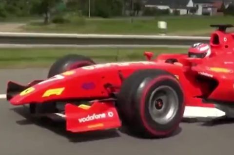 Polizei ermittelt: Irre Spritztour in Tschechien: Formel-1-Wagen rast plötzlich über Autobahn