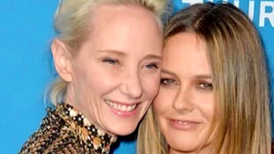 "Werde sie immer lieben": Familie und Stars reagieren emotional auf Tod von Anne Heche "Werde sie immer lieben": Familie und Stars reagieren emotional auf Tod von Anne Heche