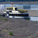 Rhein trocken - Fähre Bonn