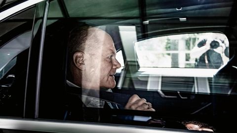 Olaf Scholz in Auto