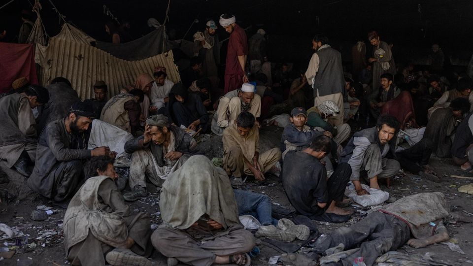 Drogenabhängige unter einer Brücke im Kabuler Stadtteil Pol-e Sokhta