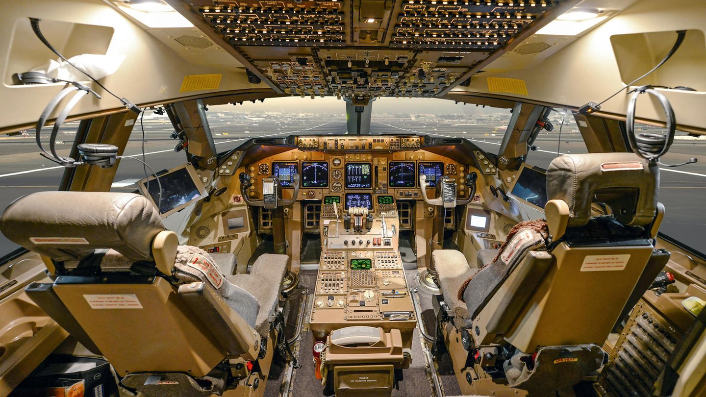 Cockpit der Boeing 747-40