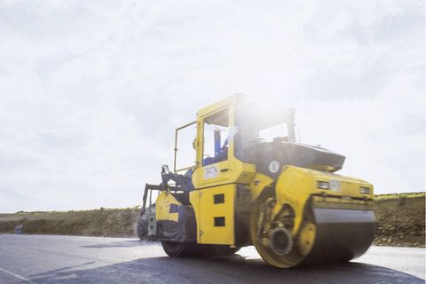 Eine Teerwalze wie diese war in den Unfall in Celle verwickelt