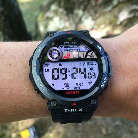 Amazfit T-Rex 2 im Test: Blick aufs Ziffernblatt der GPS-Smartwatch