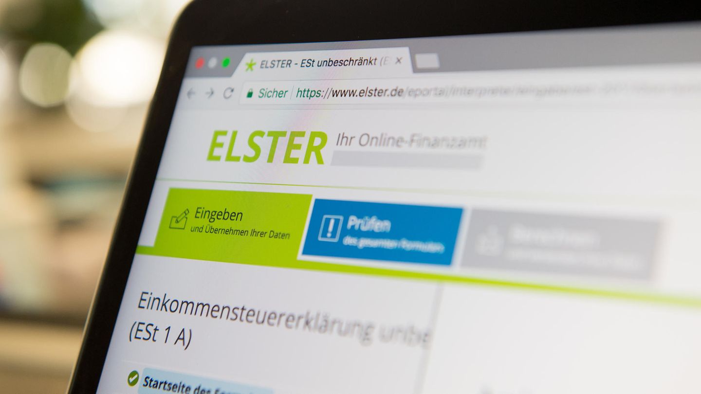 Steuerliche Entlastungen Der Grundfreibetrag, bis zu dem man keine Einkommensteuer zahlen muss, steigt auf 10 347 Euro, die Werbungskostenpauschale auf 1200 Euro. Fernpendler können außerdem pro Kilometer drei Cent mehr Pendlerpauschale anrechnen. Wann kommt das beim Bürger an? Die Änderungen gelten rückwirkend zum 1. Januar 2022. Damit sind sie aber erst nach der Steuererklärung für dieses Jahr für die Bürger auch spürbar.