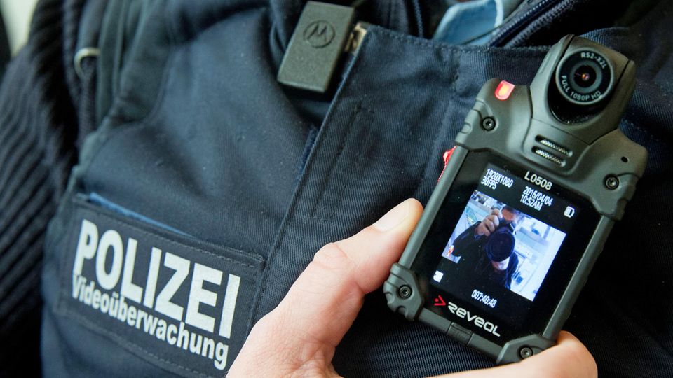 Bei dem Einsatz in Dortmund, bei dem ein Jugendlicher erschossen wurde, hatte laut Polizei kein Polizist seine Bodycam eingeschaltet (Symbolbild)