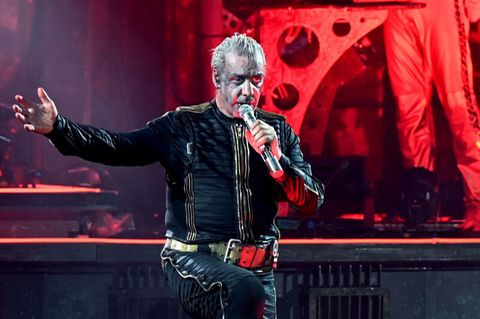 Rammstein-Sänger Till Lindemann bei einem Konzert