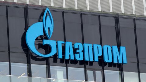 Das Gazprom-Logo ist an einer Niederlassung des russischen Staatskonzerns in St. Petersburg