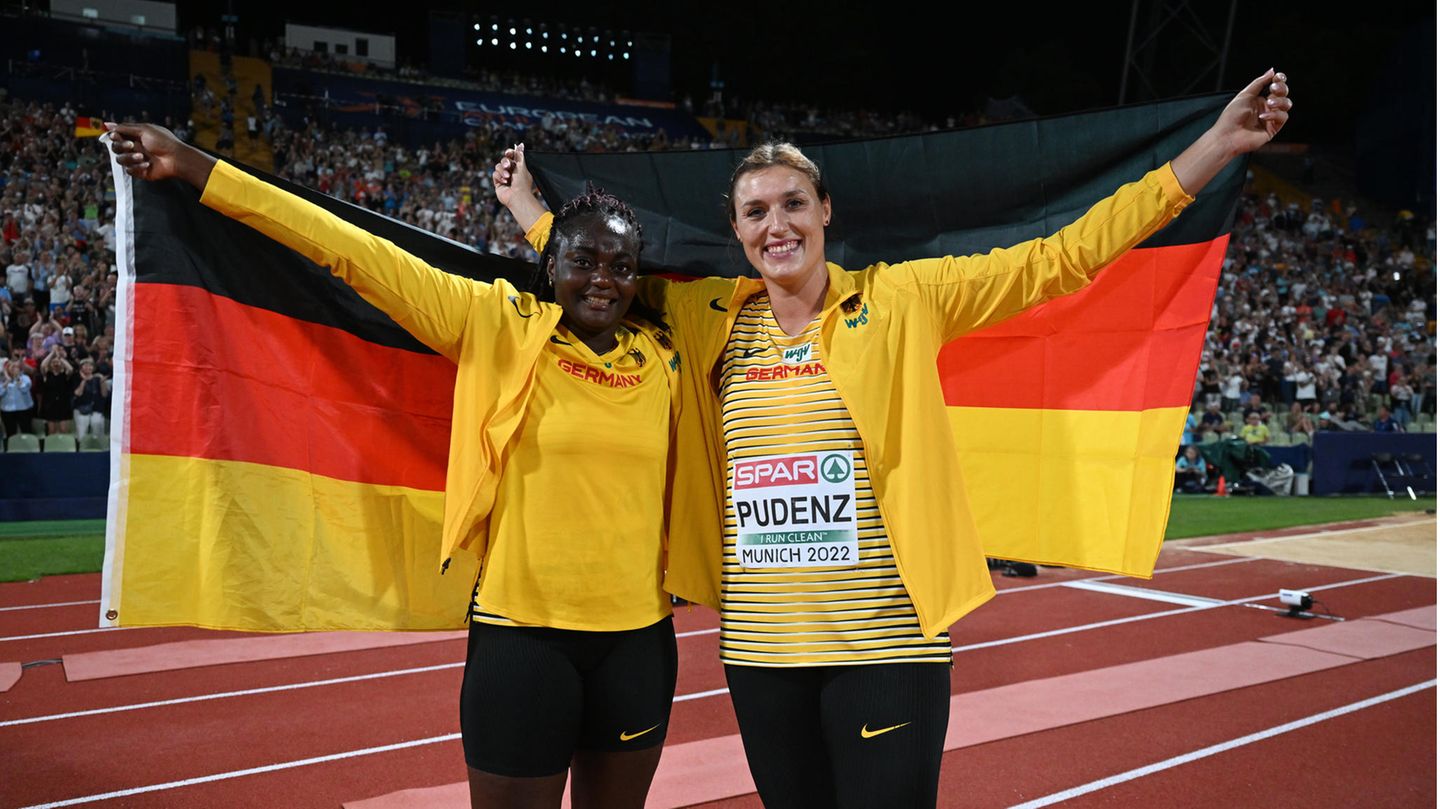 SILBER und BRONZE: Kristin Pudenz (r.) und Claudine Vita im Diskuswerfen. Die Olympia-Zweite Kristin Pudenz hat mit persönlicher Bestleistung ihre erste EM-Medaille bejubelt. Die 29 Jahre alte Diskuswerferin belegte mit 67,87 Metern in einem spannenden Wettbewerb den zweiten Platz. Bronze ging durch Claudine Vita ebenfalls an das deutsche Team. Die 25-jährige Neubrandenburgerin erreichte ihre Saisonbestweite von 65,20 Metern.