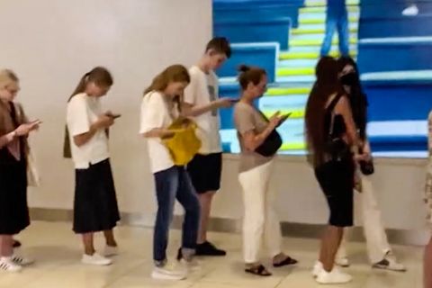 Ausverkauf bei H&M und Ikea: Firmen-Exodus hinterlässt Tausende Russen ohne Job