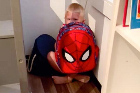 Schutz vor Amoklauf: Mutter stattet Sohn mit kugelsicheren Spiderman-Rucksack aus