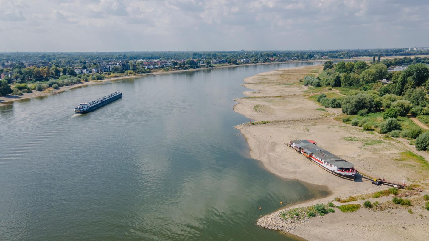 Die Binnenschifffahrt auf dem Rhein ist aufgrund der Dürre eingeschränkt