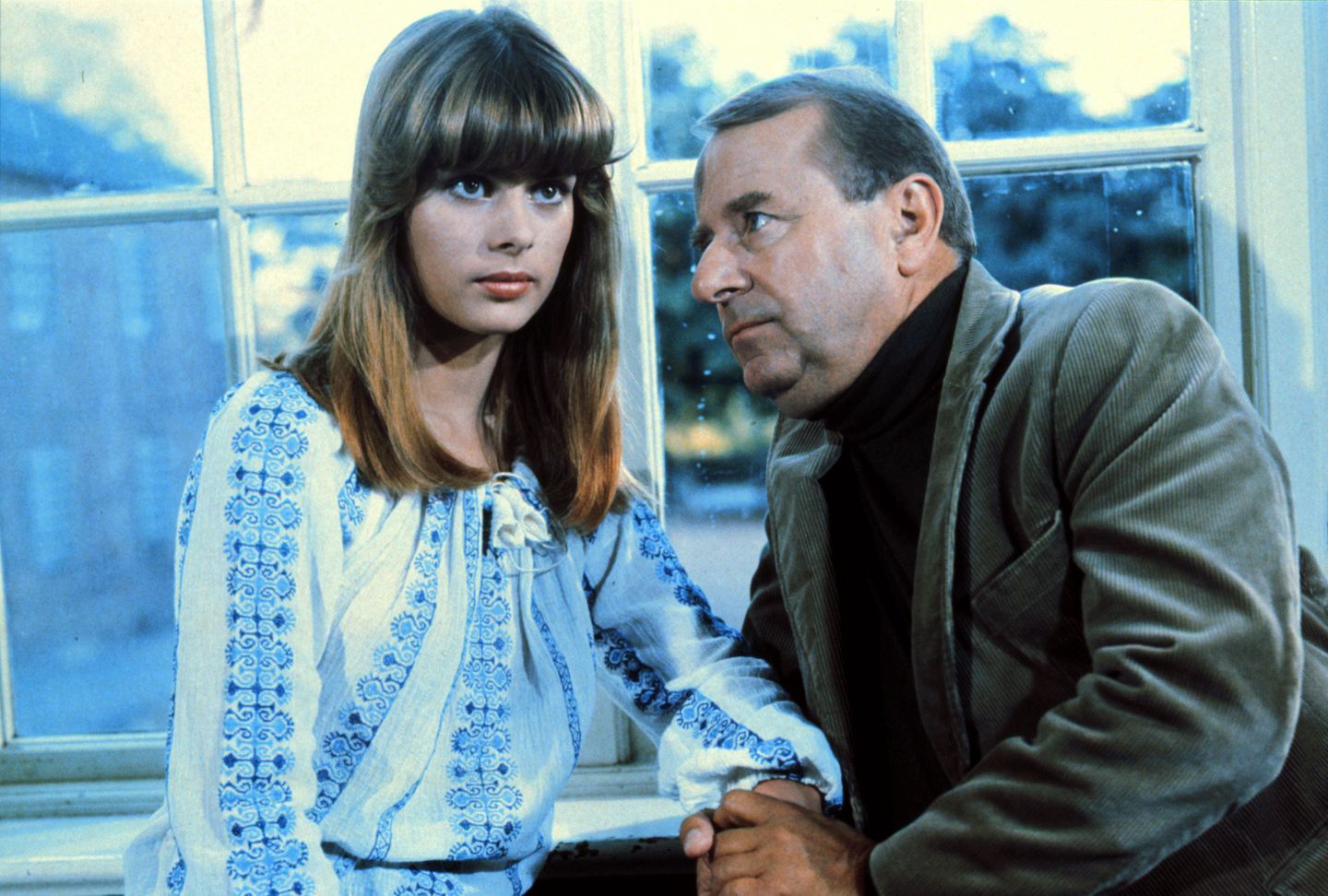 Deutscher Regisseur: In den 1970er Jahren begann Wolfgang Petersen seine Karriere beim Fernsehen. Für den NDR drehte er insgesamt sechs "Tatorte", darunter die legendäre Folge "Reifezeugnis" mit Nastassja Kinski. Nicht ganz so bekannt, dafür aber mindestens genauso gut war der "Tatort: Jagdrevier" von 1973. Darin spielte Jürgen Prochnow in seiner ersten großen Fernsehrolle den entlaufenen Häftling Dieter "Ditsche" Brodschella. Petersen inszenierte den Fall wie einen Western - und deutete damit schon frühzeitig seine Hollywood-Kompatibilität an. In den 1970er Jahren begann Wolfgang Petersen seine Karriere beim Fernsehen. Für den NDR drehte er insgesamt sechs "Tatorte", darunter die legendäre Folge "Reifezeugnis" mit Nastassja Kinski. Nicht ganz so bekannt, dafür aber mindestens genauso gut war der "Tatort: Jagdrevier" von 1973. Darin spielte Jürgen Prochnow in seiner ersten großen Fernsehrolle den entlaufenen Häftling Dieter "Ditsche" Brodschella. Petersen inszenierte den Fall wie einen Western - und deutete damit schon frühzeitig seine Hollywood-Kompatibilität an.