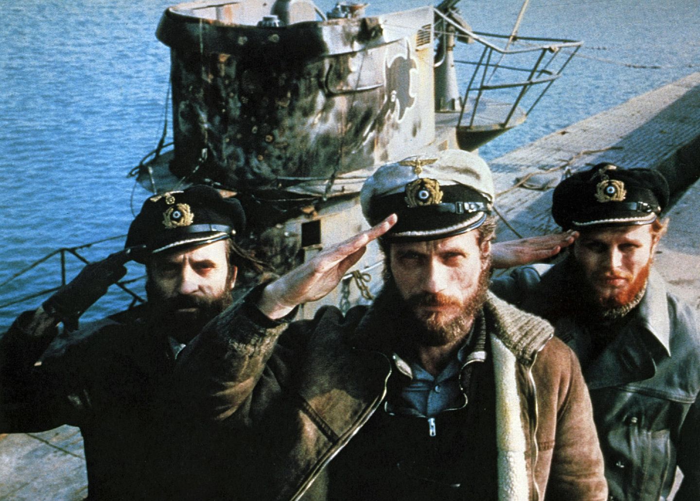 Deutscher Regisseur: "Das Boot" machte nicht nur Wolfgang Petersen bekannt, sondern verhalf auch einigen der darin mitwirkenden Schauspieler zu Weltruhm: Auch Jürgen Prochnow (Mitte), der den Kommandant spielte, startete eine erfolgreiche Karriere in Hollywood. Herbert Grönemeyer (r.) verkörperte zwei Jahre später den Komponisten Robert Schumann - machte in der Folgezeit aber vor allem als Musiker von sich reden: Sein Album "4630 Bochum" bescherte ihm 1984 den Durchbruch - bis heute gehört er zu den erfolgreichsten deutschen Popstars. "Das Boot" machte nicht nur Wolfgang Petersen bekannt, sondern verhalf auch einigen der darin mitwirkenden Schauspieler zu Weltruhm: Auch Jürgen Prochnow (Mitte), der den Kommandant spielte, startete eine erfolgreiche Karriere in Hollywood. Herbert Grönemeyer (r.) verkörperte zwei Jahre später den Komponisten Robert Schumann - machte in der Folgezeit aber vor allem als Musiker von sich reden: Sein Album "4630 Bochum" bescherte ihm 1984 den Durchbruch - bis heute gehört er zu den erfolgreichsten deutschen Popstars.