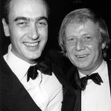 Zwei der bedeutendsten Persönlichkeiten des deutschen Films auf einem der seltenen gemeinsamen Fotos: Bernd Eichinger und Wolfgang Petersen. Zusammen verfilmten sie 1984 Michael Endes "Die unendliche Geschichte", Eichinger als Produzent, Petersen als Regisseur. Beide standen einander sehr nah: "Er war ein ganz enger Freund", sagte Petersen über den 2011 verstorbenen Eichinger.