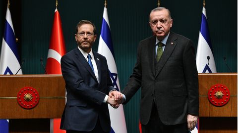 Israel und Türkei nehmen diplomatische Beziehungen wieder auf