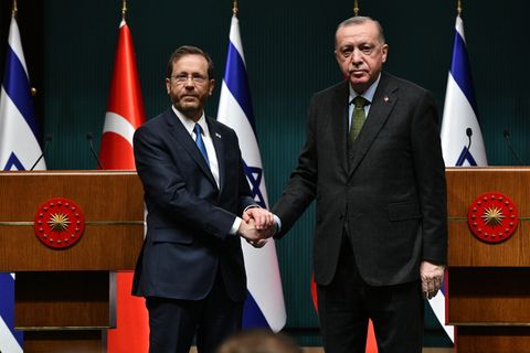 Israel und Türkei nehmen diplomatische Beziehungen wieder auf