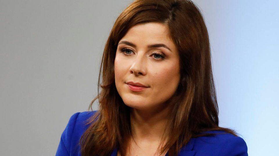 Eva-Maria Lemke vom RBB an einem Pult