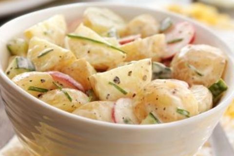 Ganz ohne Mayonnaise: Leichter Kartoffelsalat für den nächsten Grillabend