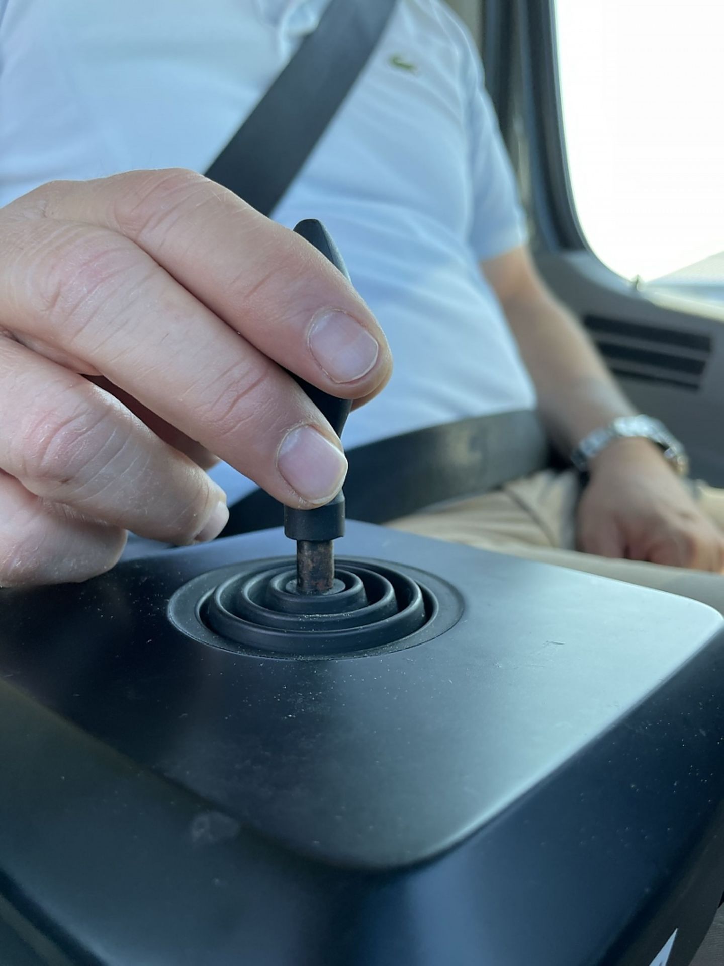 Mittlerweile werden Autos per Joystick, die auch eine Rückmeldung 
geben, gesteuert