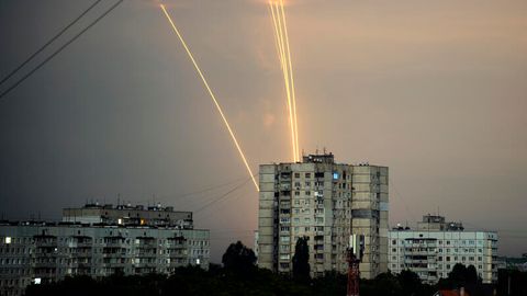 Russische Raketen treffen auf die ukrainische Stadt Charkiw