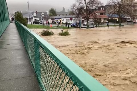 Video: Heftige Überschwemmungen in Neuseeland