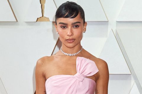 Zoë Kravitz überrascht: Oscar-Kleid mit nacktem Po | STERN.de