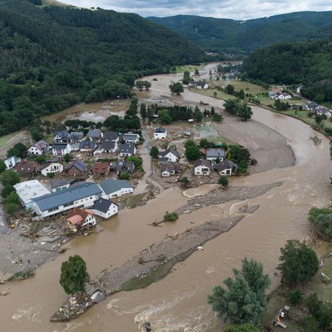 Luftaufnahme des Dorfes Insel im Landkreis Ahrweiler
