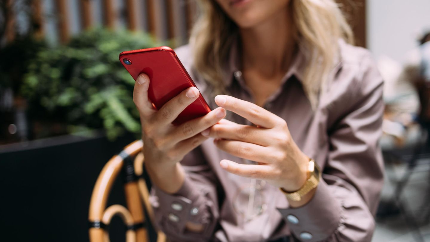 iOS 15.6.1: iPhone und Co. sollten aus Sicherheitsgründen immer auf dem neuesten Stand sein (Symbolbild)