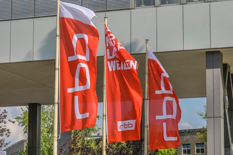 Der RBB wird von der Schlesinger-Affäre geschüttelt. Nun ist erstmals klar, was die anderen Senderchefs verdienen.