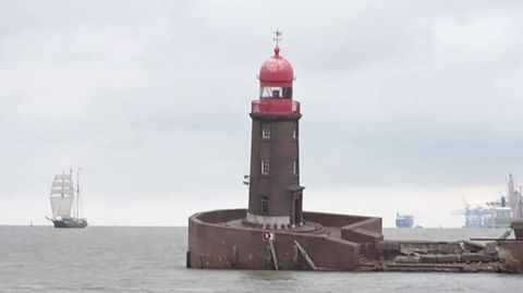 Bauwerk in Not: Leuchtturm von Bremerhaven gerät in Schieflage und droht umzustürzen