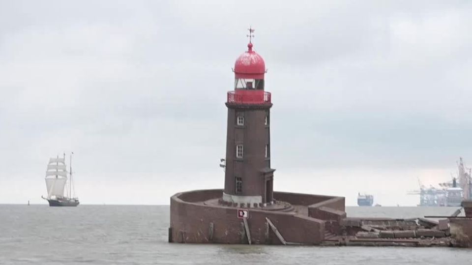 Bremerhaven: Bedenkliche Schieflage: Leuchtturm droht umzukippen Bremerhaven: Bedenkliche Schieflage: Leuchtturm droht umzukippen
