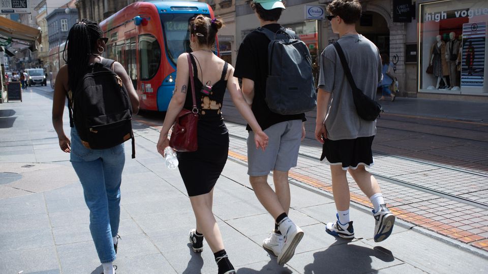 „Raus – Ab durch Europa“: Ob sich die Vier ohne Smartphones in der Stadt zurechtfinden können? Ob sich die Vier ohne Smartphones in der Stadt zurechtfinden können?