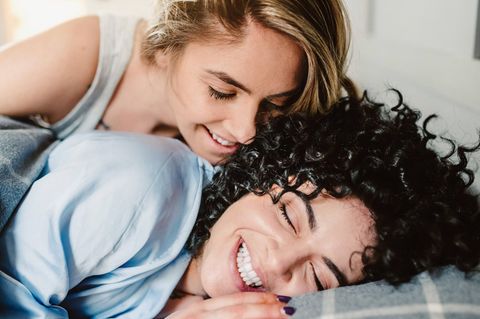 Eine neue Studie untersuchte erstmals die Beziehung von Schlaf und Sex.