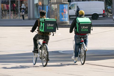 Lieferfahrer auf dem Fahrrad