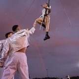 Helene Fischer schwebt über die riesige Bühne: Die Dimensionen sind enorm. Die Bühne selbst misst 150 Meter. 