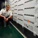 Kapitän Ulli Schwalbe im Akku-Raum