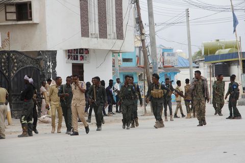 Mogadischu: Soldaten patrouillieren nach einem Angriff militanter Islamisten