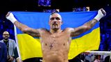 Für Usyk war das Duell mehr als nur ein Boxkampf. Es sollte seinen Landsleuten auch Hoffnung in einer dunklen Zeit des Krieges geben – wohl auch deshalb bejubelte er seinen Sieg mit der Flagge der Ukraine. "Schwieriger, aber so wichtiger und notwendiger Sieg! Die Verteidigung des Weltmeistertitels ist ein Symbol dafür, dass all diejenigen, die zu den Kosaken gehören, ihren Titel nicht aufgeben werden, sondern dafür kämpfen und auf jeden Fall gewinnen werden!", twitterte der ukrainische Präsident Wolodymyr Selenskyj und gratulierte Usyk zu seinem Erfolg.