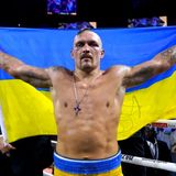 Für Usyk war das Duell mehr als nur ein Boxkampf. Es sollte seinen Landsleuten auch Hoffnung in einer dunklen Zeit des Krieges geben – wohl auch deshalb bejubelte er seinen Sieg mit der Flagge der Ukraine. "Schwieriger, aber so wichtiger und notwendiger Sieg! Die Verteidigung des Weltmeistertitels ist ein Symbol dafür, dass all diejenigen, die zu den Kosaken gehören, ihren Titel nicht aufgeben werden, sondern dafür kämpfen und auf jeden Fall gewinnen werden!", twitterte der ukrainische Präsident Wolodymyr Selenskyj und gratulierte Usyk zu seinem Erfolg.