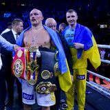 Usyk behält nach dem knappen Punkte-Urteil (115:113, 113:115, 116:112) seine Gürtel der Verbände WBA, IBF, WBO und IBO.